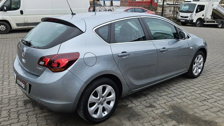 Opel Astra cena 33000 przebieg: 110883, rok produkcji 2012 z Darłowo małe 301